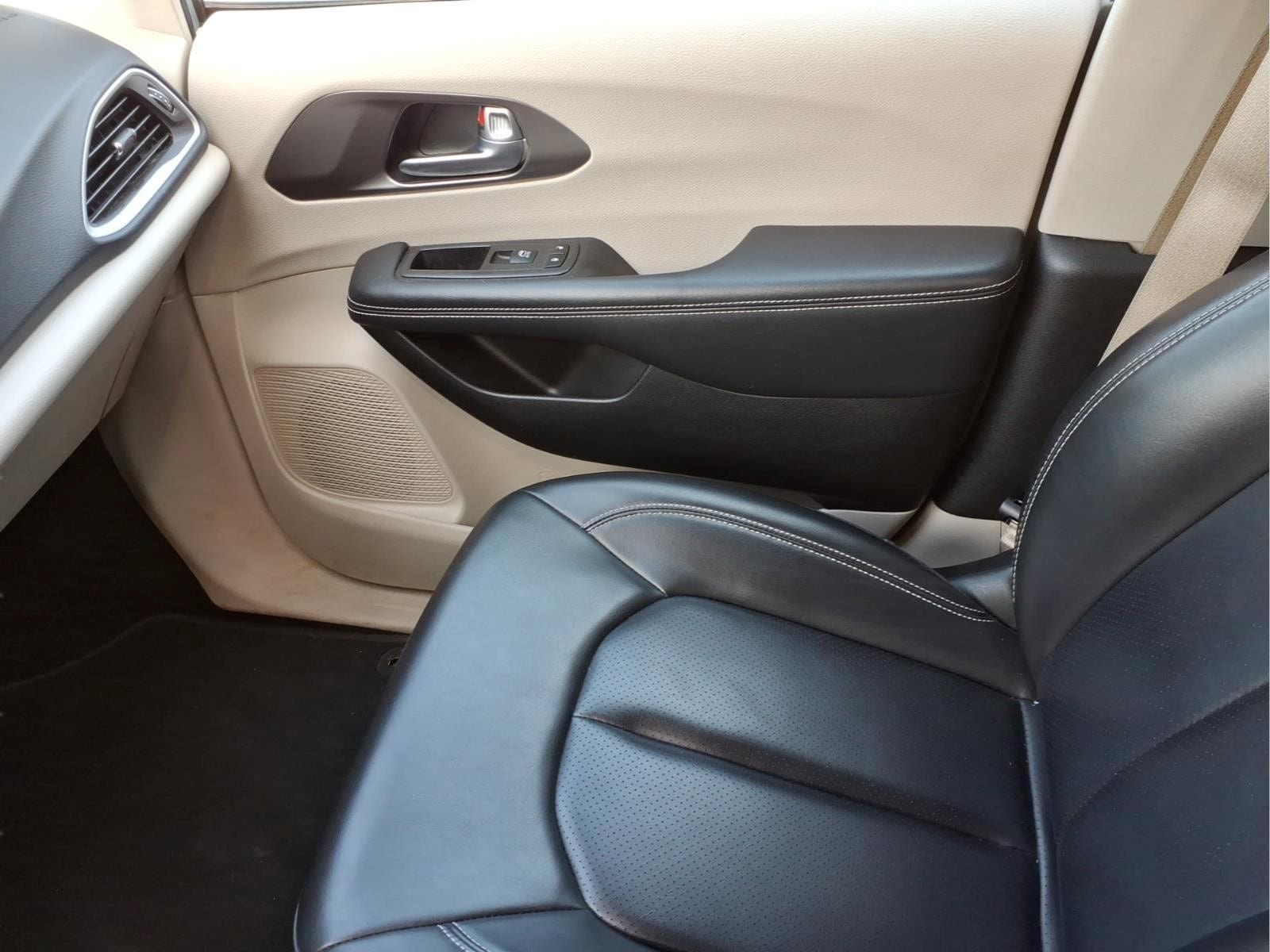 2023 Chrysler Pacifica Touring L - Photo 26