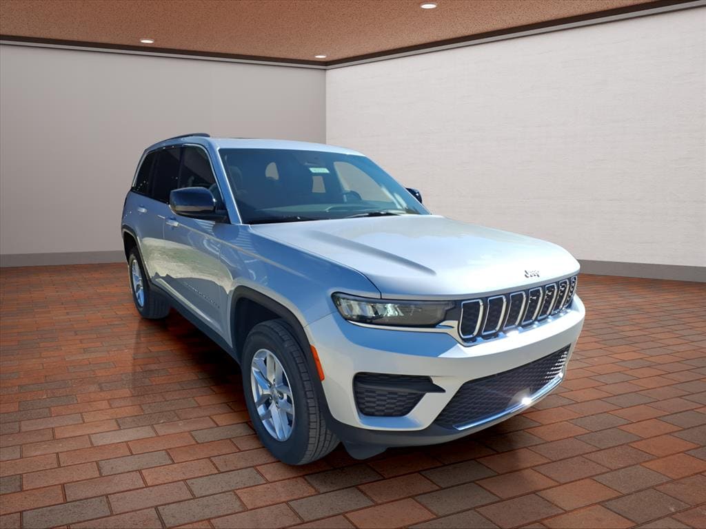 New 2025 Jeep Grand Cherokee LAREDO X 4X4 Sport Utility