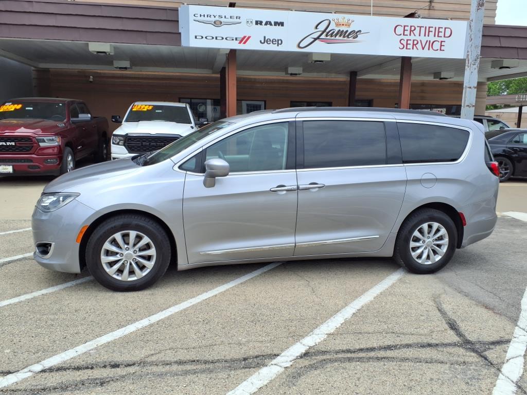 Used 2017 Chrysler Pacifica Touring-L with VIN 2C4RC1BG7HR743688 for sale in Hampshire, IL