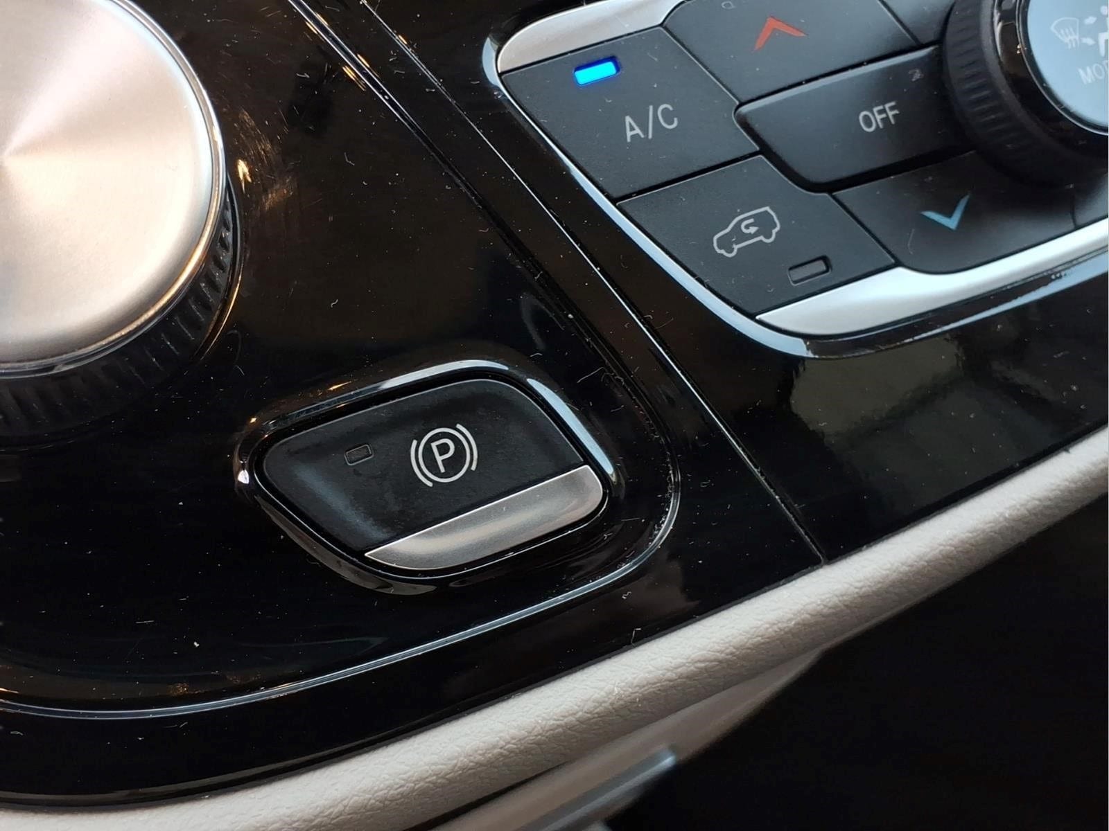 2024 Chrysler Pacifica Touring L - Photo 13