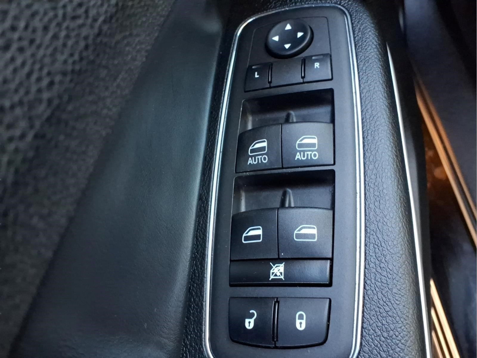 2023 Chrysler 300 Touring - Photo 16