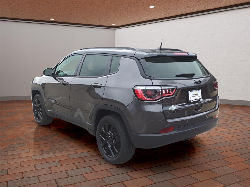 2023 Jeep Compass Altitude photo 3