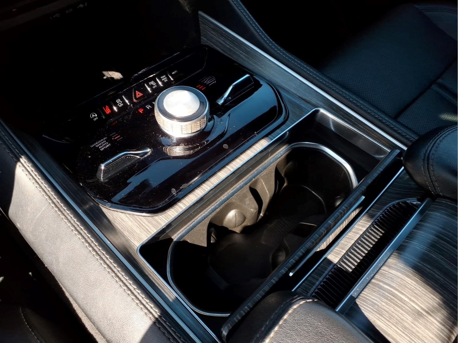 2024 Jeep Wagoneer L Series III - Photo 12