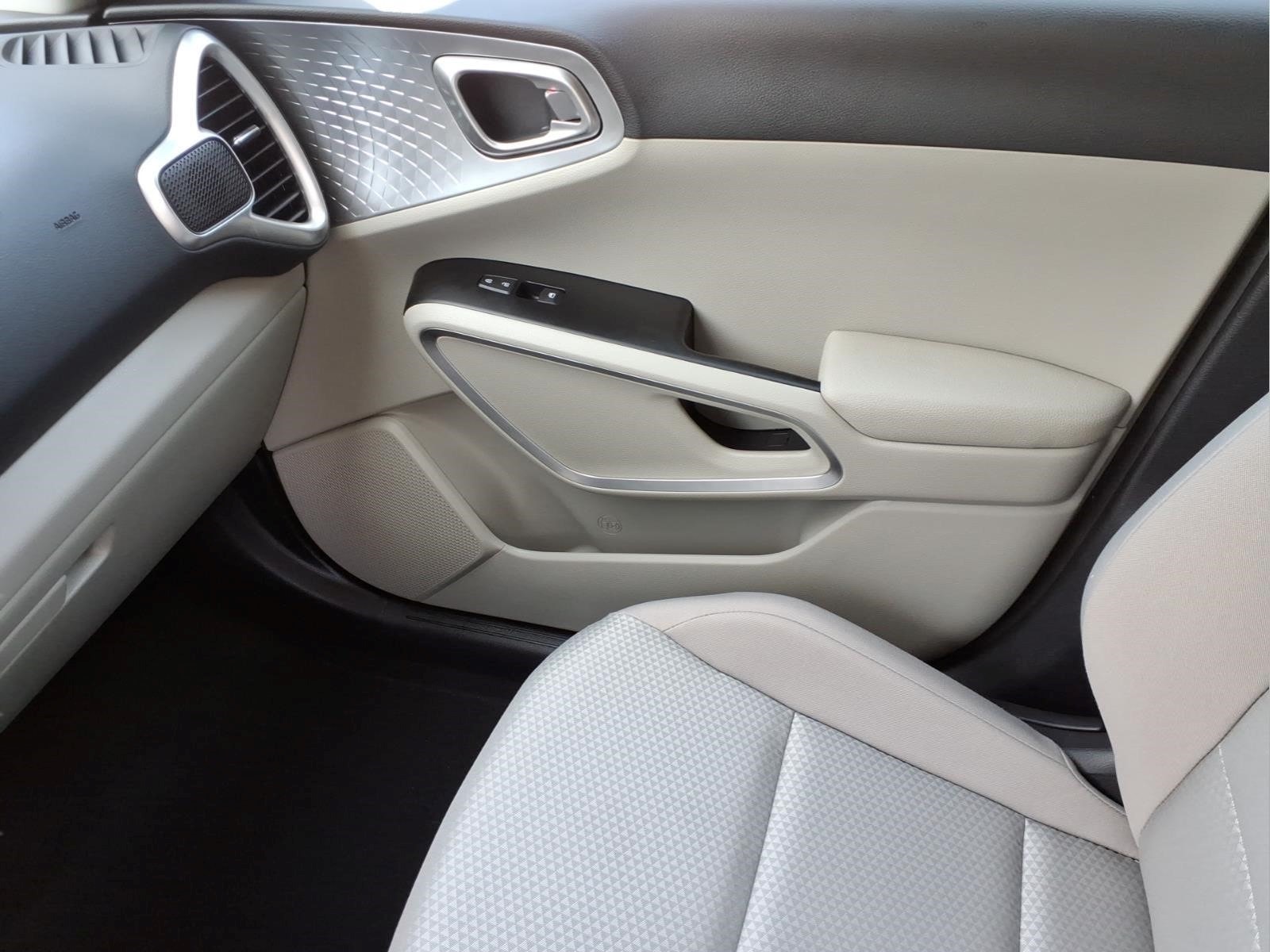 2025 Kia Soul LX - Photo 27