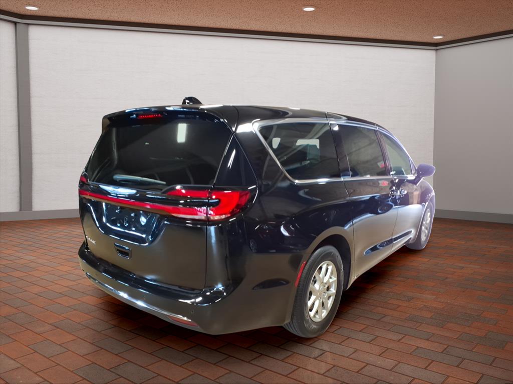2026 Chrysler Pacifica photo 3