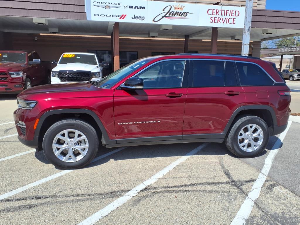 Used 2023 Jeep Grand Cherokee Limited with VIN 1C4RJHBG0PC542155 for sale in Hampshire, IL