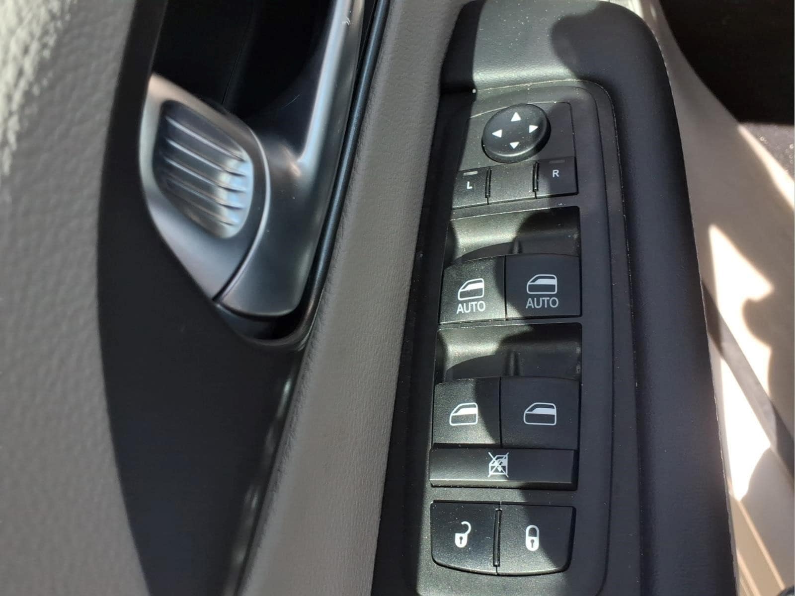2024 Chrysler Pacifica Touring L - Photo 18