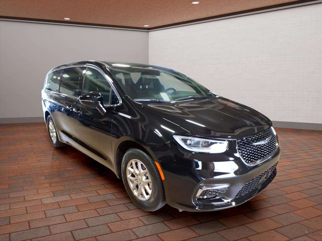 2026 Chrysler Pacifica photo 4