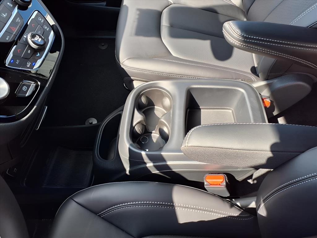 2026 Chrysler Pacifica Select - Photo 10