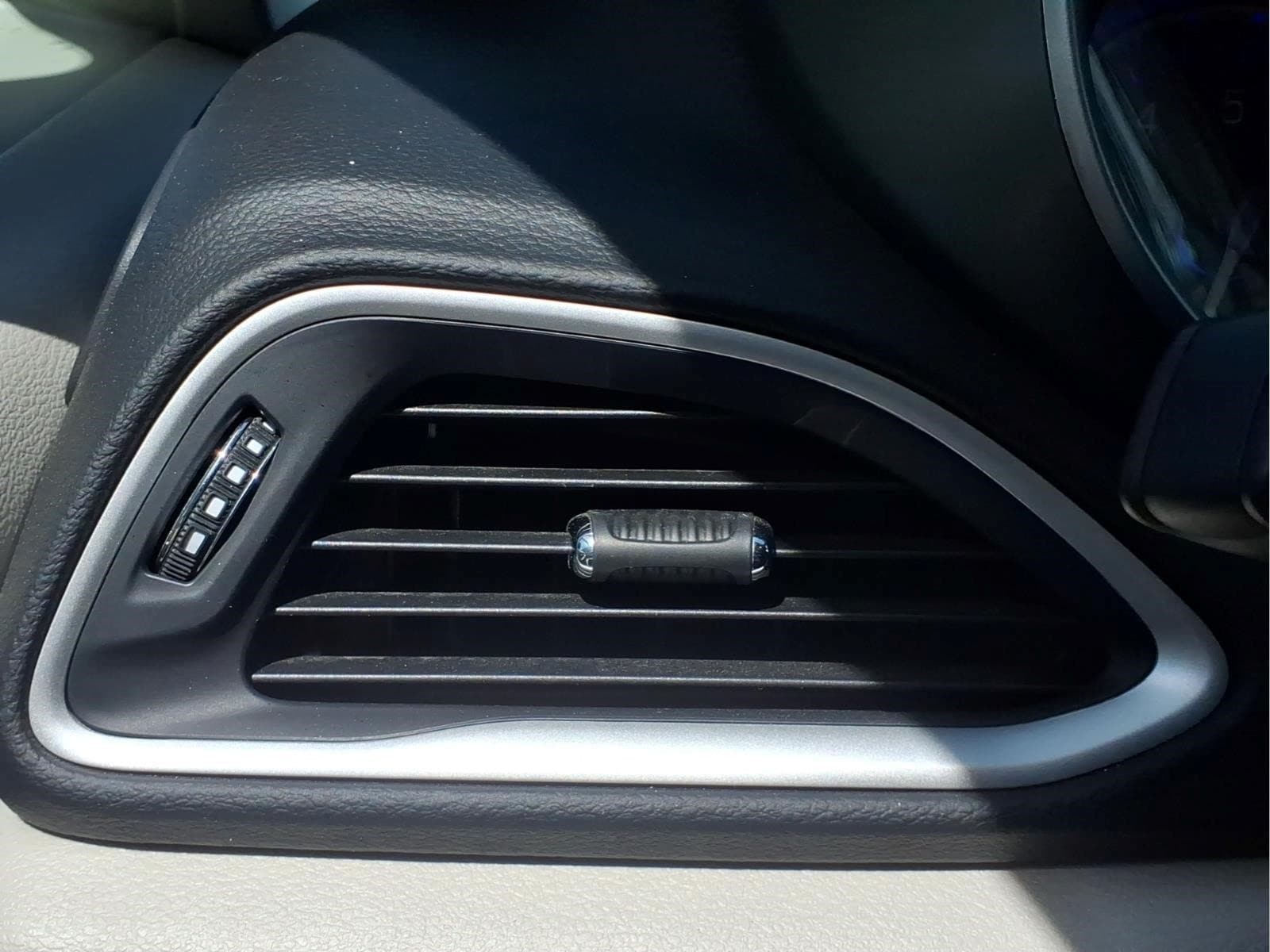 2024 Chrysler Pacifica Touring L - Photo 19