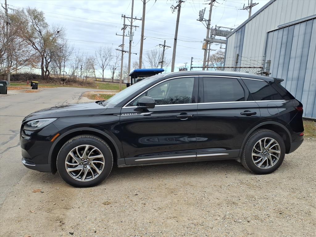 2022 Lincoln Corsair Standard photo 4