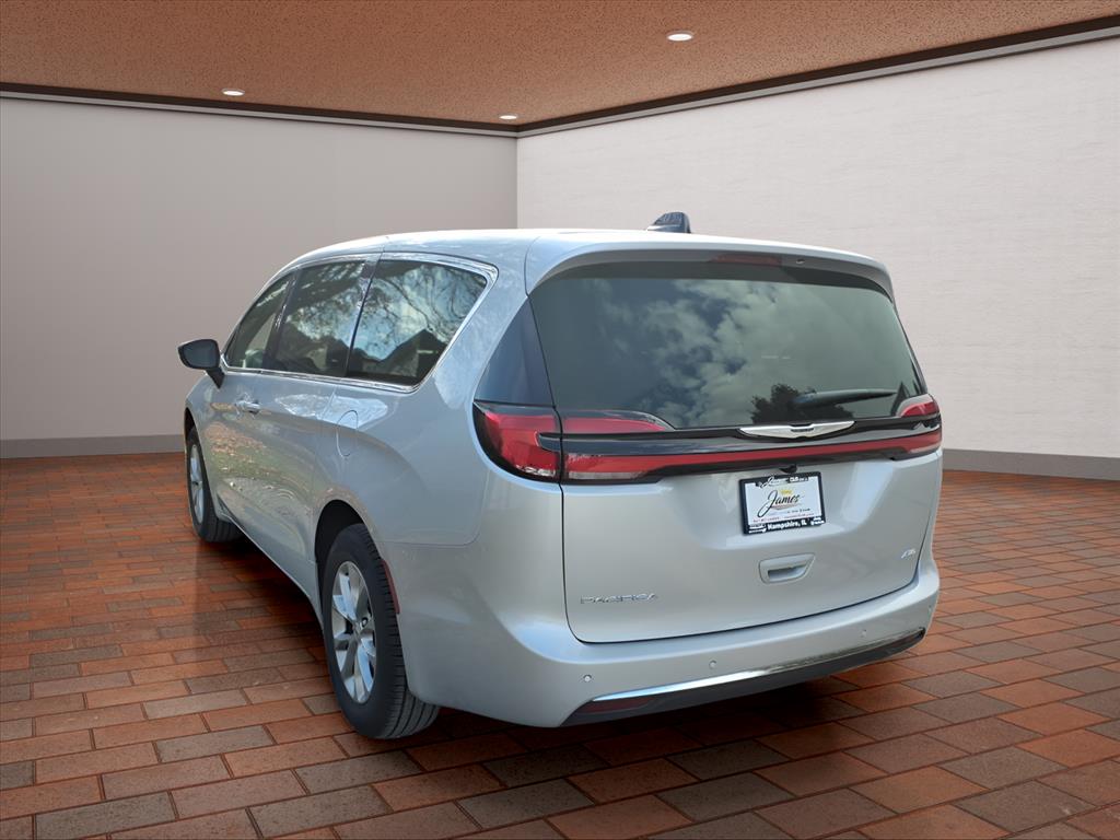 2026 Chrysler Pacifica photo 3