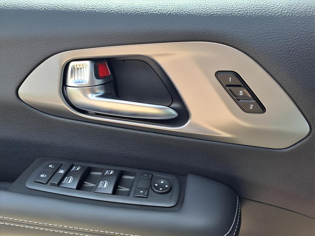 2026 Chrysler Pacifica Select - Photo 11