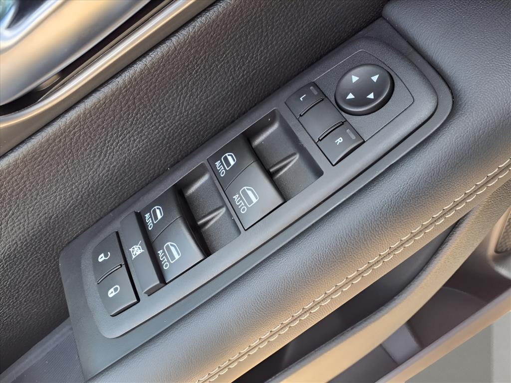 2026 Chrysler Pacifica Select - Photo 12