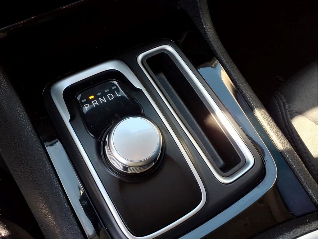2023 Chrysler 300 Touring - Photo 12