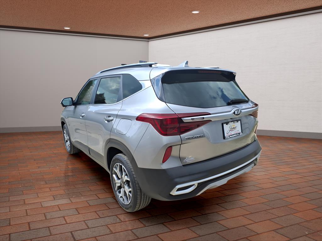 2021 Kia Seltos EX photo 3
