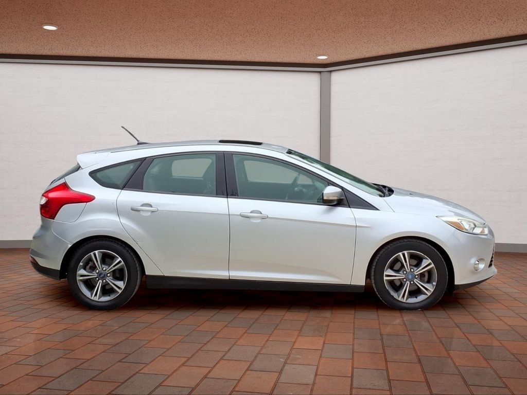 Used 2014 Ford Focus SE Hatchback