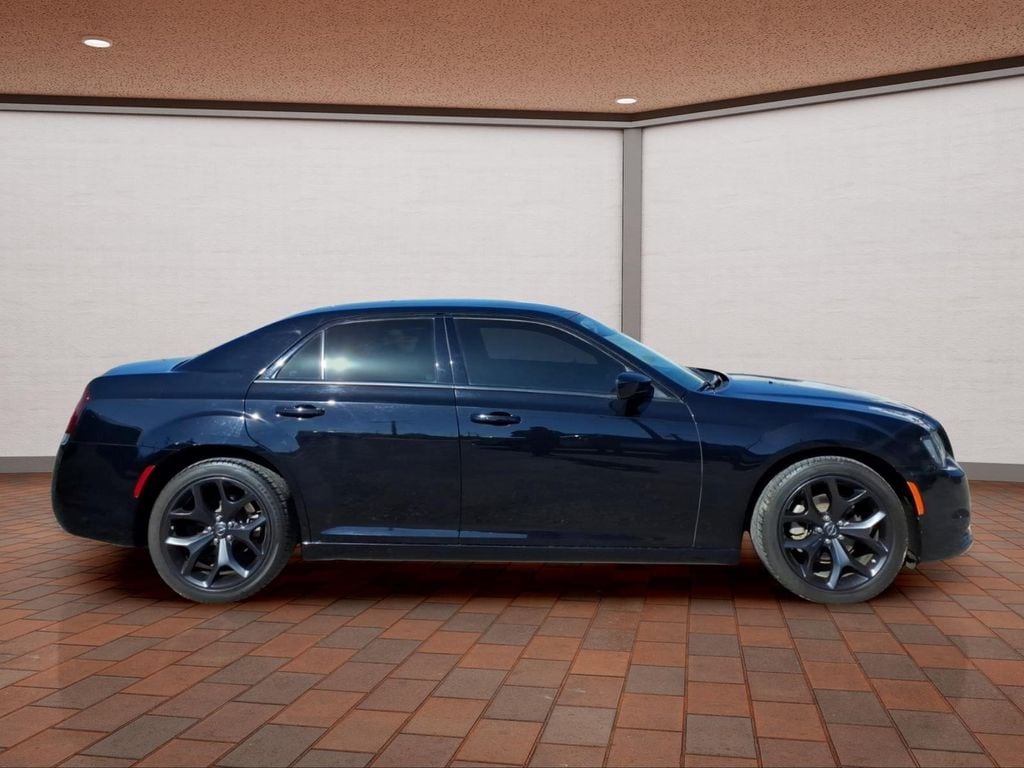 2023 Chrysler 300 Touring - Photo 6