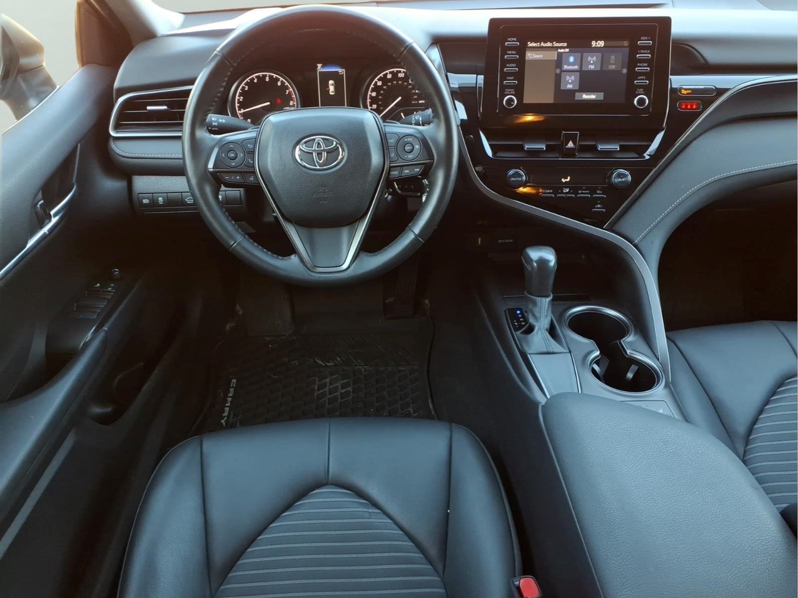 2024 Toyota Camry SE - Photo 9