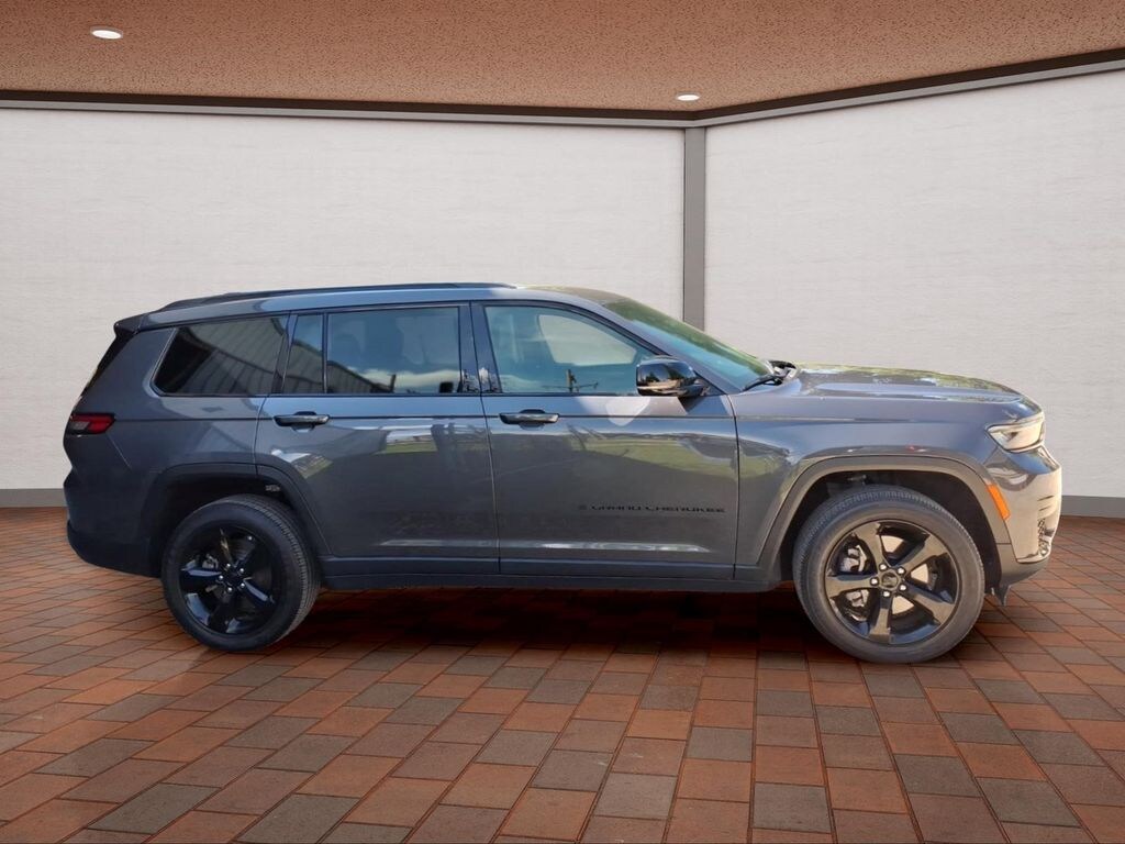 Used 2023 Jeep Grand Cherokee L Altitude SUV