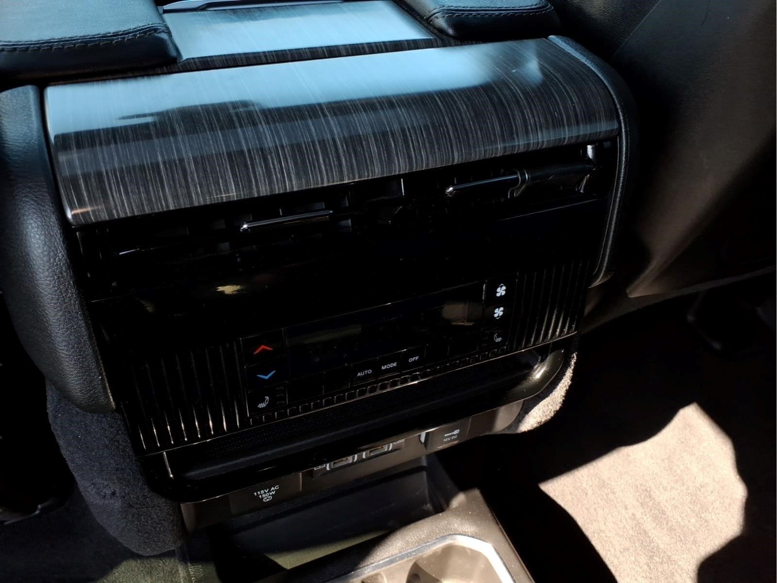 2024 Jeep Wagoneer L Series III - Photo 31