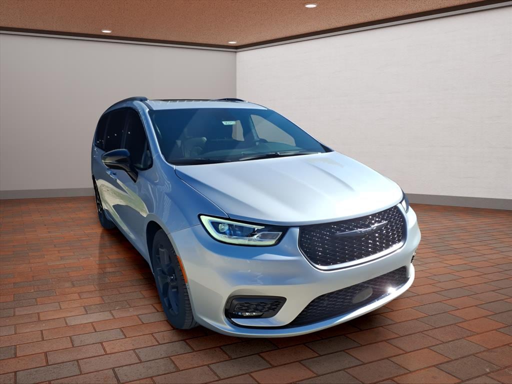New 2026 Chrysler Pacifica LIMITED Passenger Van