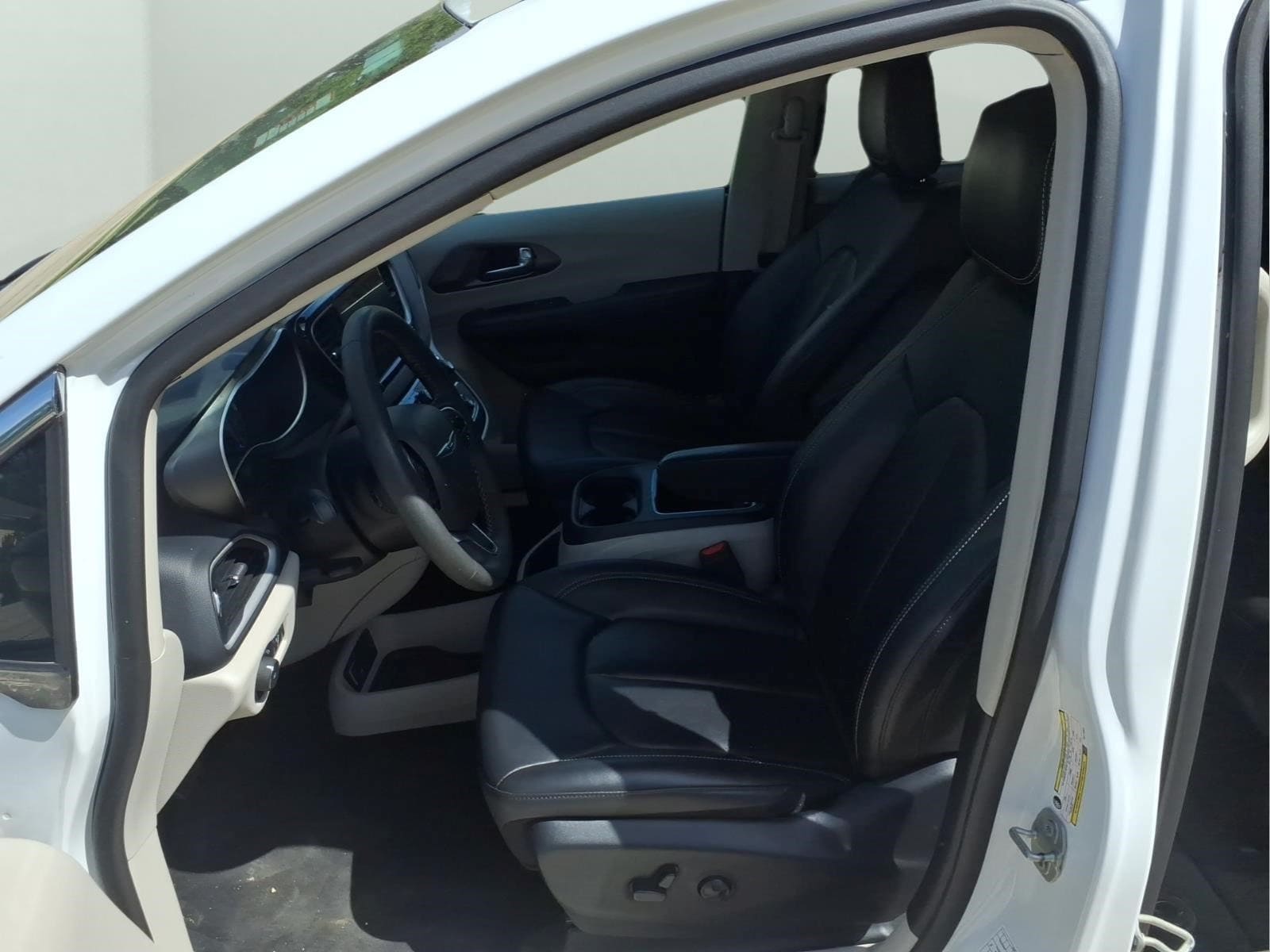2024 Chrysler Pacifica Touring L - Photo 27