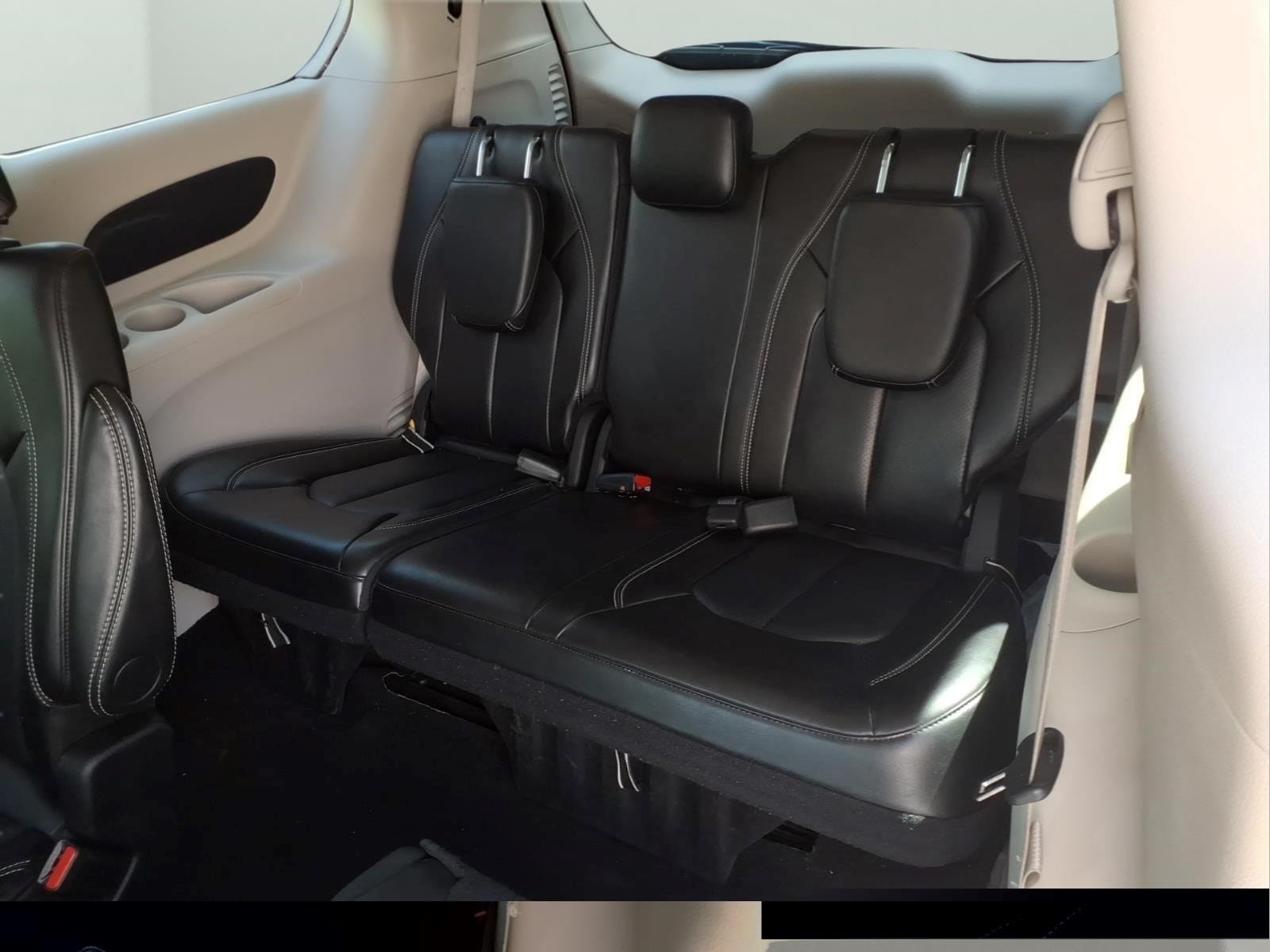 2024 Chrysler Pacifica Touring L - Photo 30