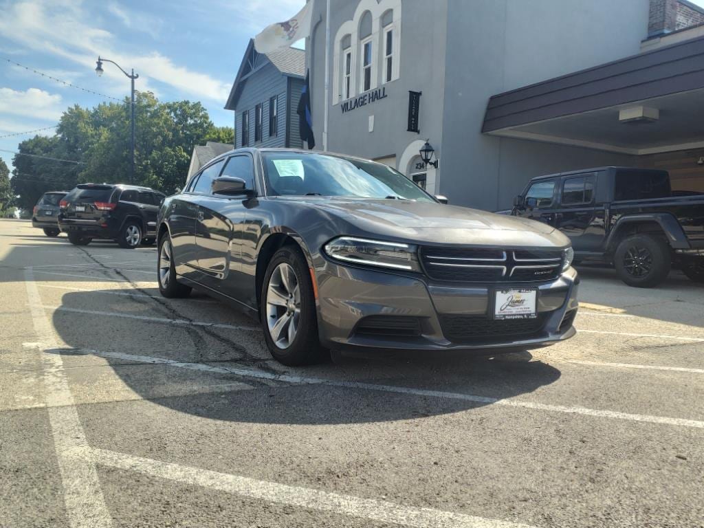 Used 2015 Dodge Charger SE with VIN 2C3CDXBG5FH806204 for sale in Hampshire, IL