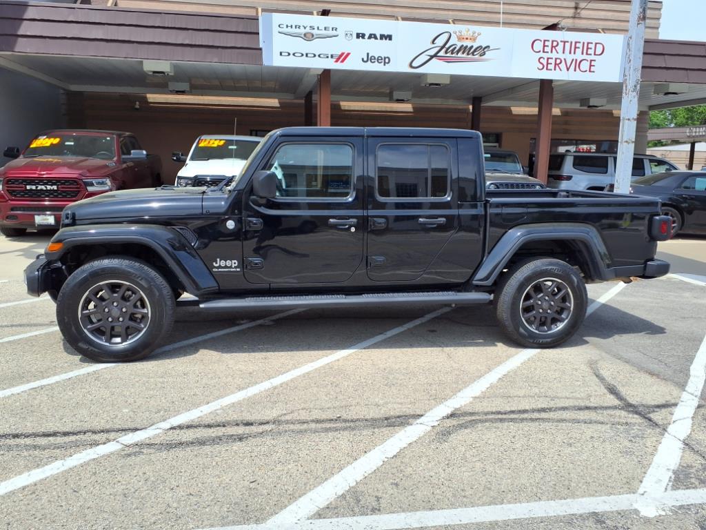 Used 2023 Jeep Gladiator Overland with VIN 1C6HJTFG6PL550437 for sale in Hampshire, IL