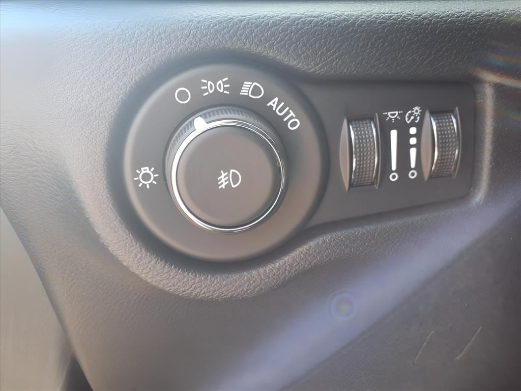 2026 Chrysler Pacifica Select - Photo 13