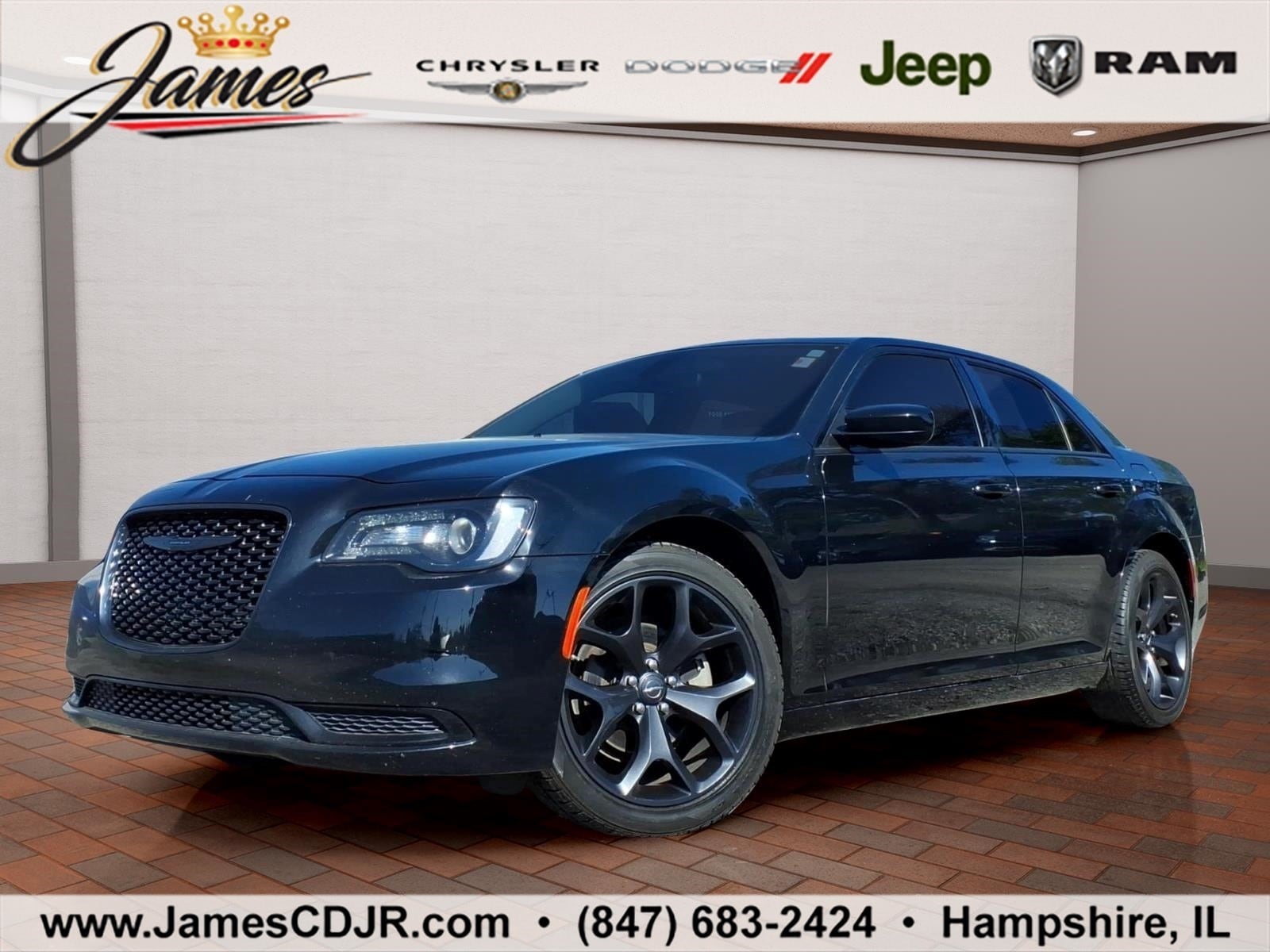 2023 Chrysler 300 Touring's photo