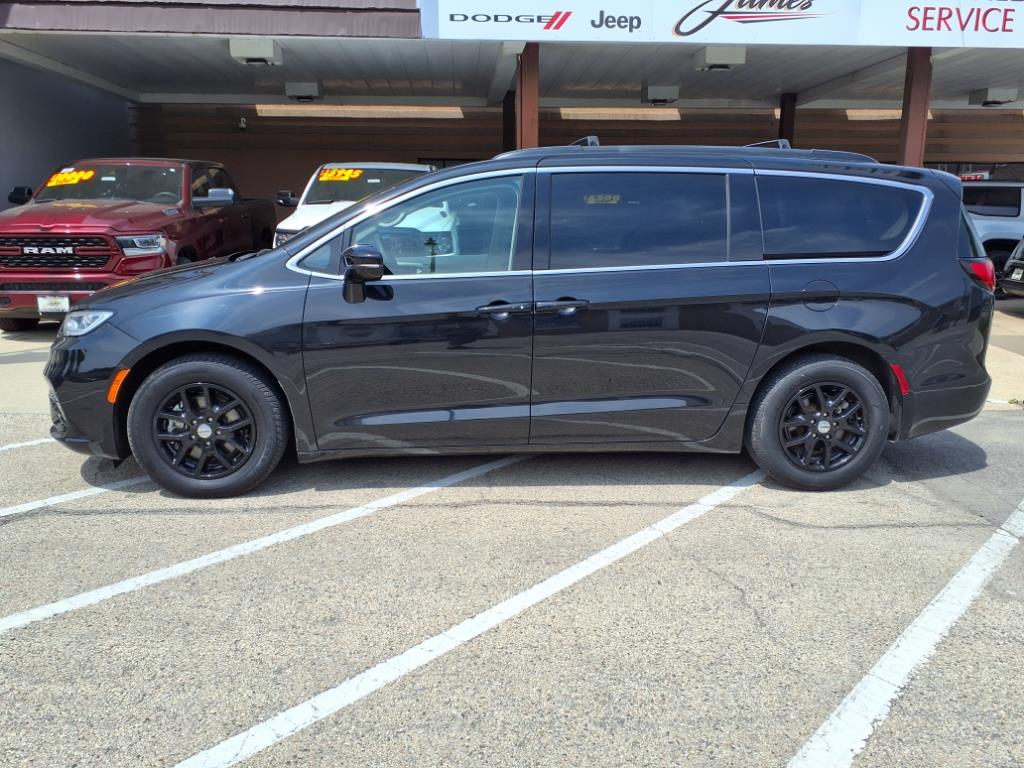 Used 2022 Chrysler Pacifica Touring L with VIN 2C4RC1BG3NR214976 for sale in Hampshire, IL