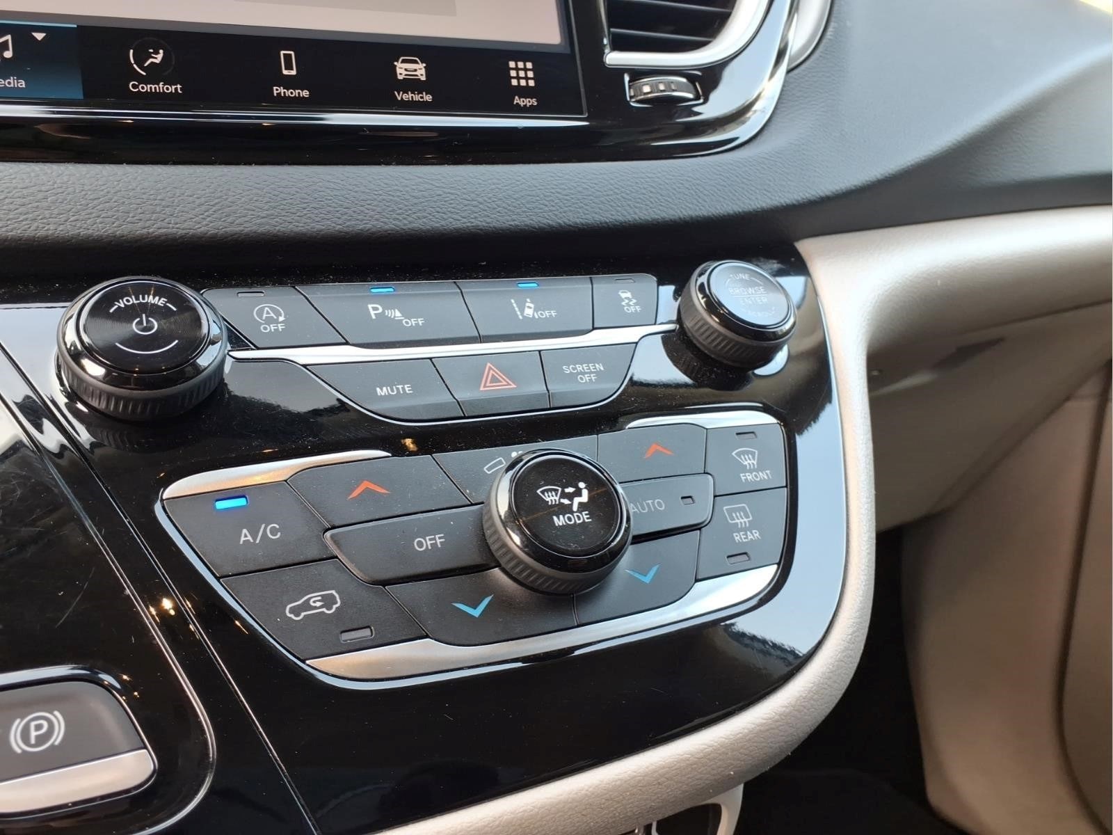 2023 Chrysler Pacifica Touring L - Photo 12