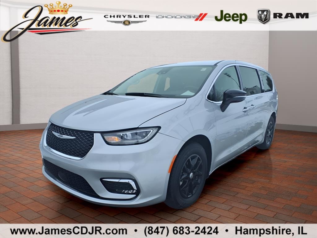 2024 Chrysler Pacifica Touring L's photo