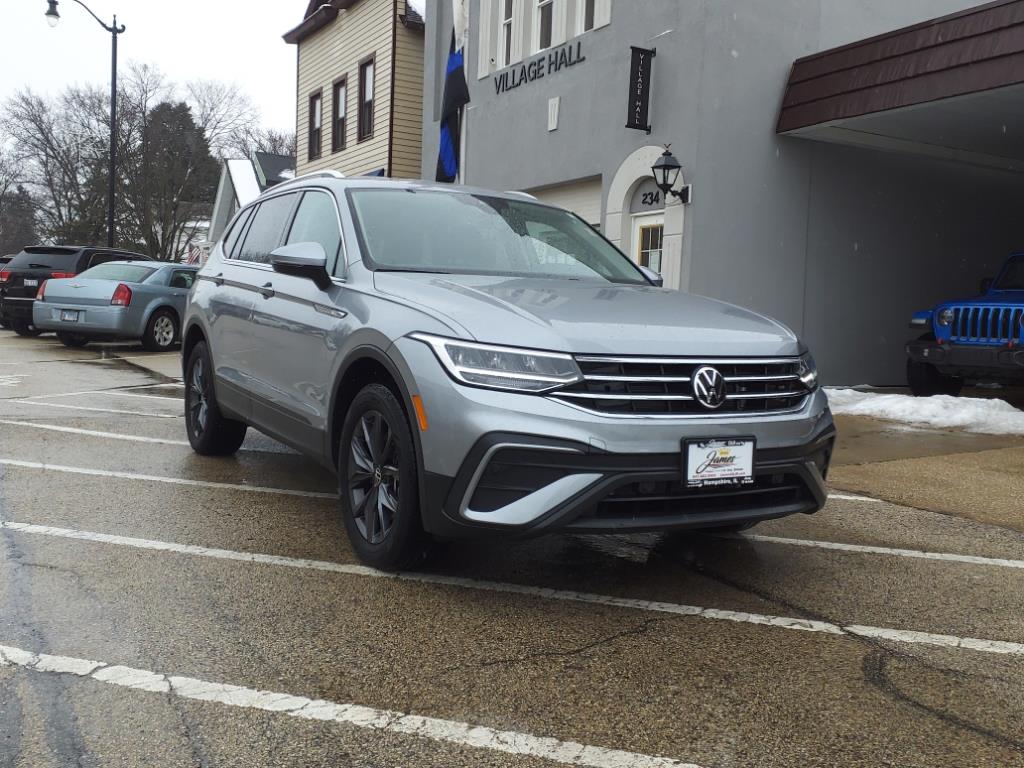 Used 2022 Volkswagen Tiguan SE with VIN 3VV2B7AX8NM088695 for sale in Hampshire, IL