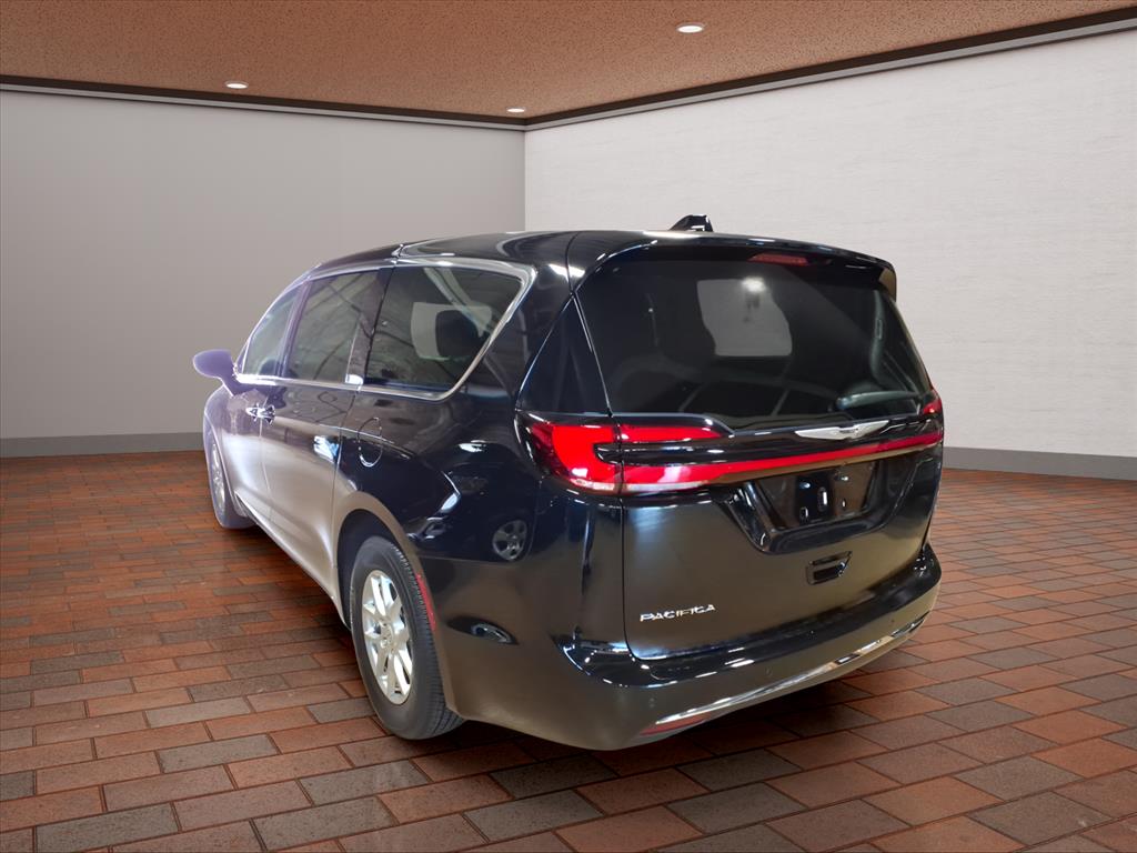 2026 Chrysler Pacifica photo 2