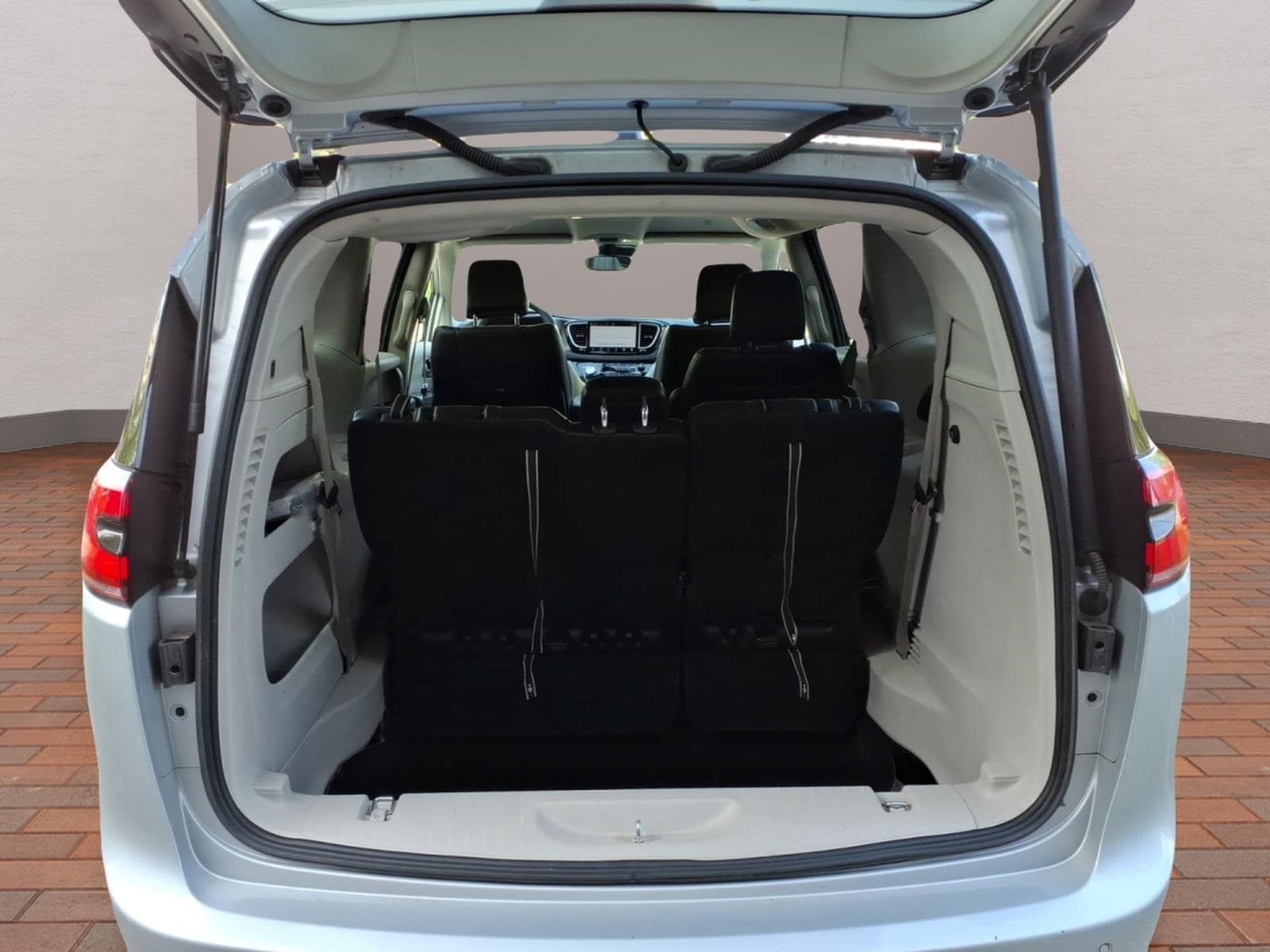 2023 Chrysler Pacifica Touring L - Photo 32