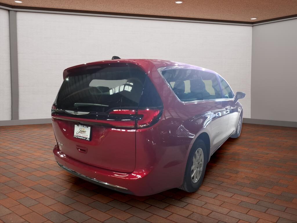 New 2026 Chrysler Pacifica SELECT Passenger Van