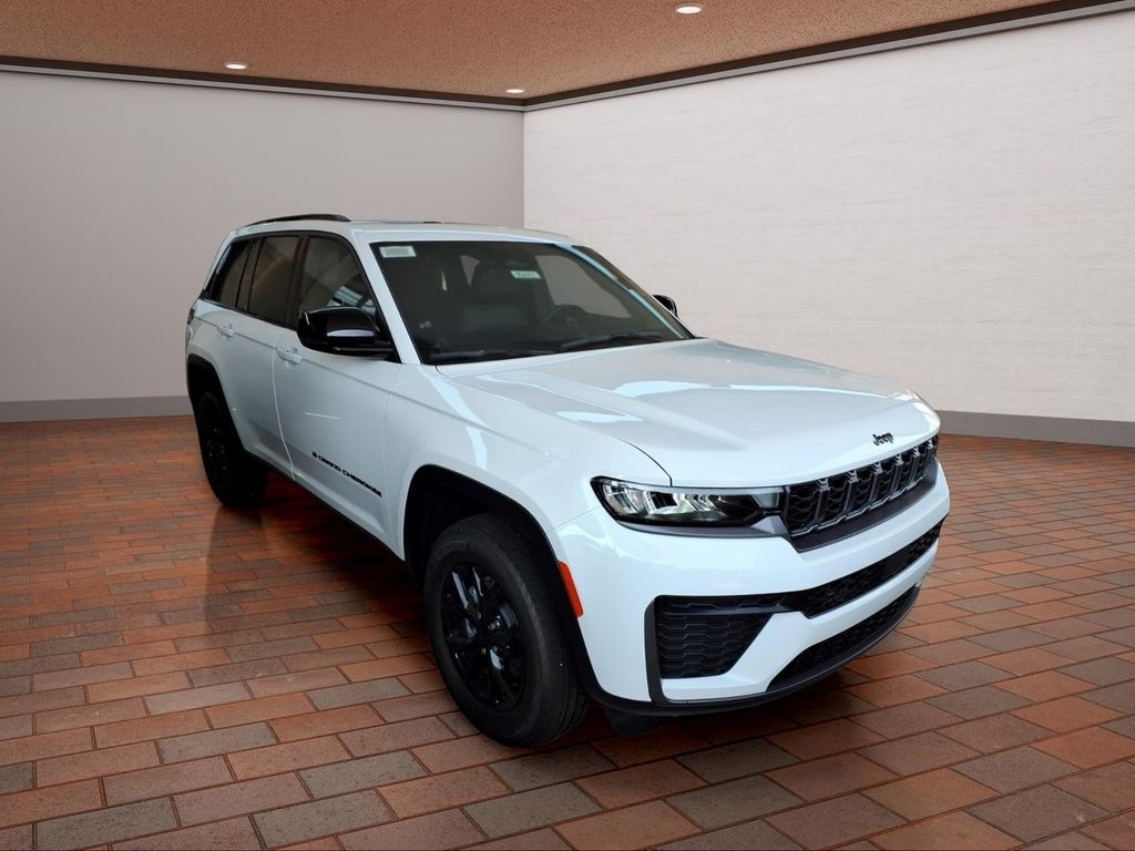 New 2026 Jeep Grand Cherokee LAREDO ALTITUDE 4X4 Sport Utility