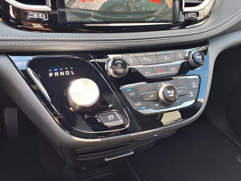 2026 Chrysler Pacifica Select - Photo 7
