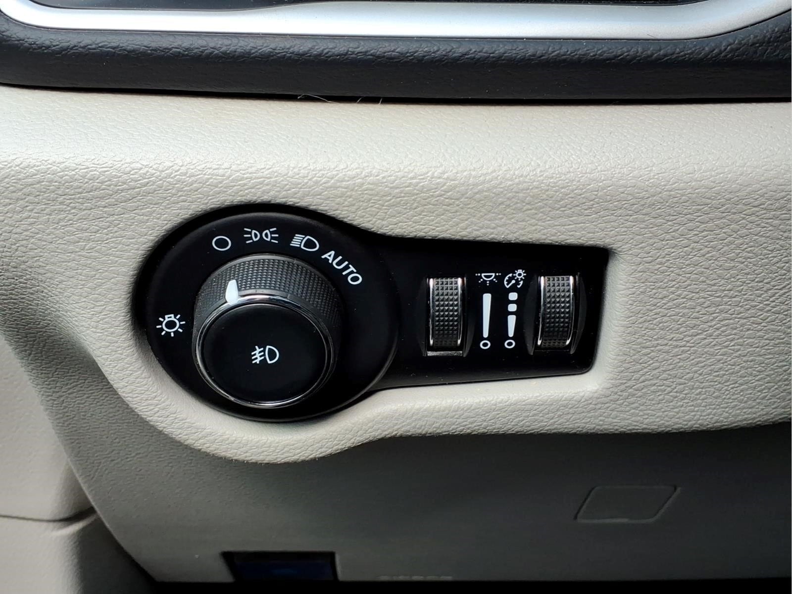 2023 Chrysler Pacifica Touring L - Photo 19