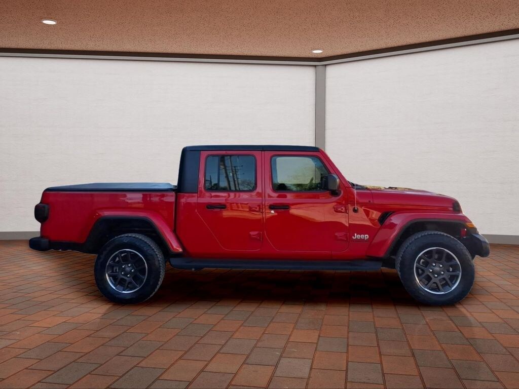 Used 2022 Jeep Gladiator Overland Truck