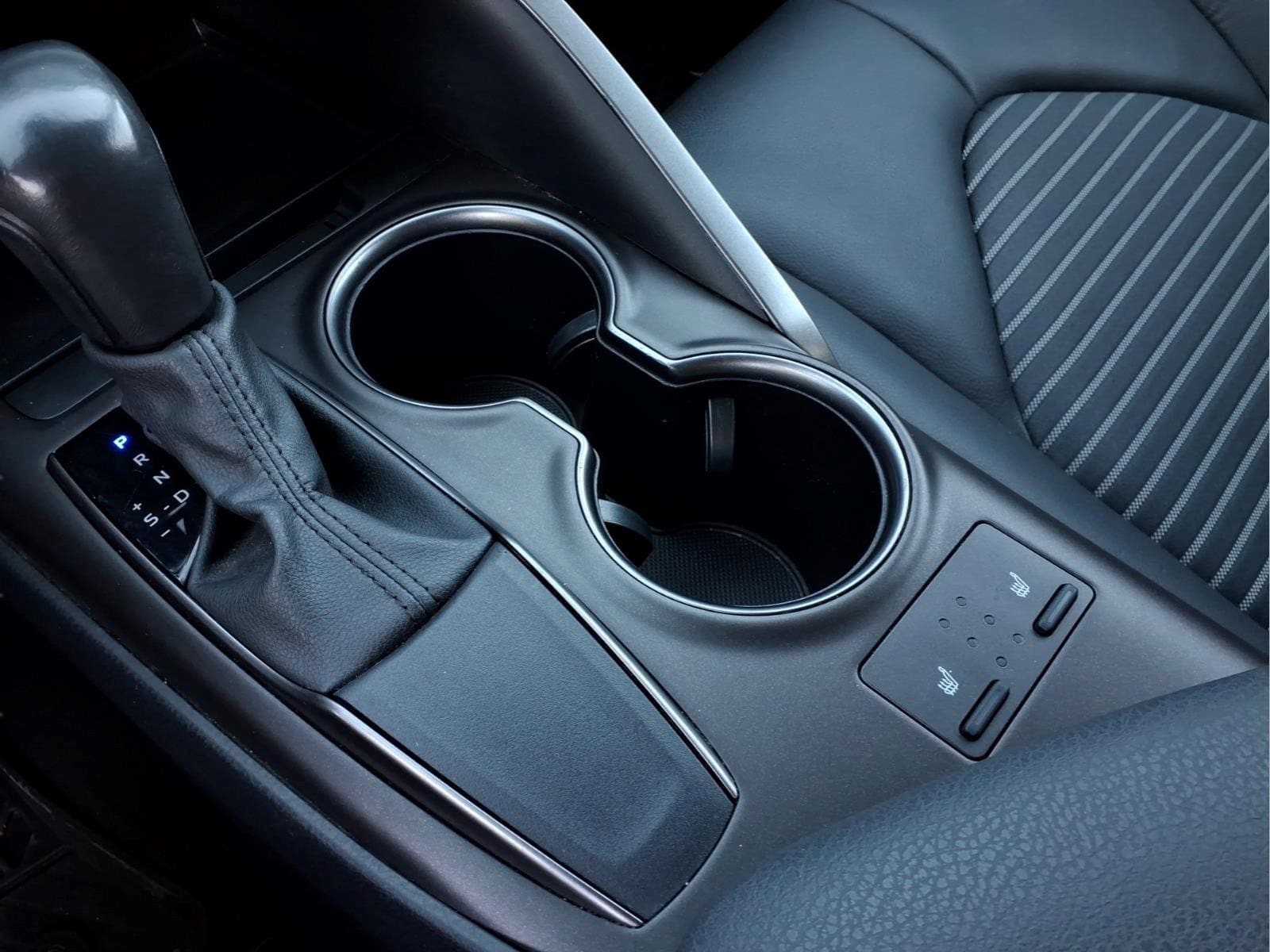 2024 Toyota Camry SE - Photo 17