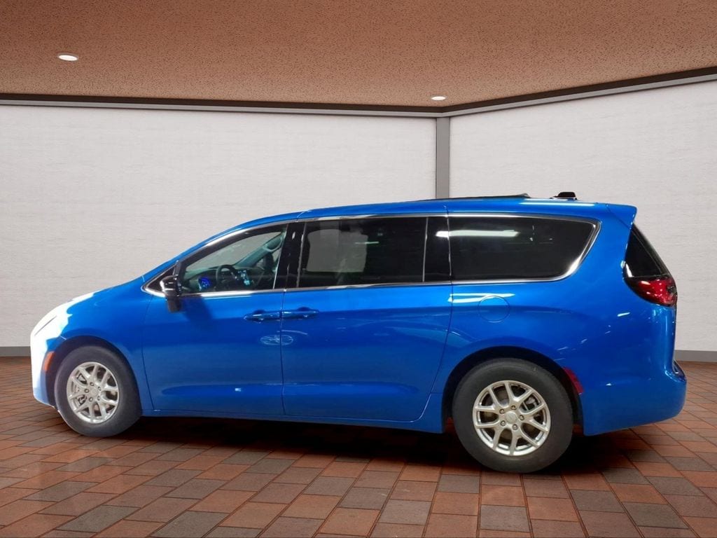 New 2027 Chrysler Pacifica SELECT Passenger Van