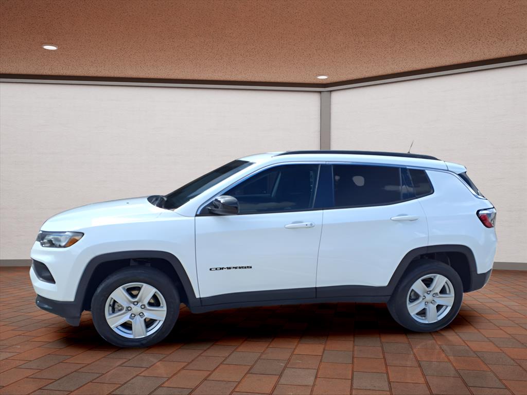 2022 Jeep Compass Latitude photo 2