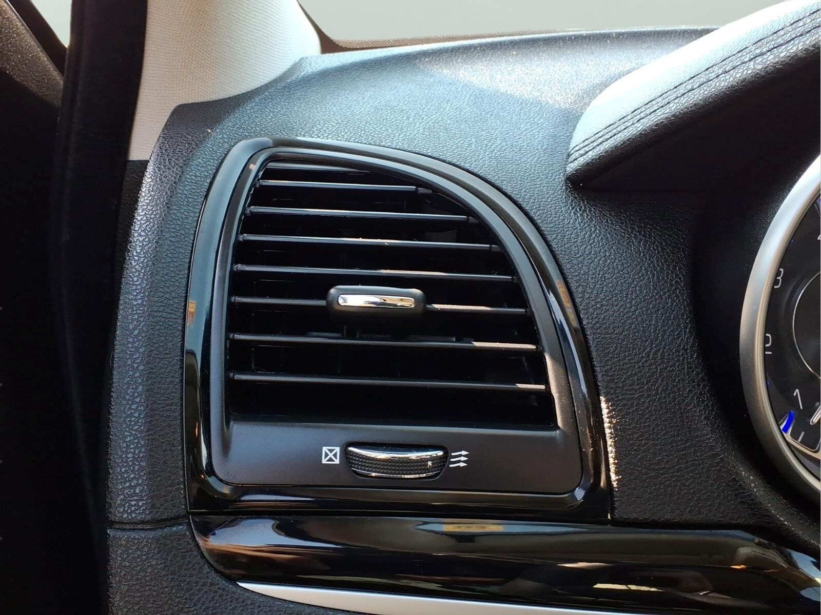 2023 Chrysler 300 Touring - Photo 17