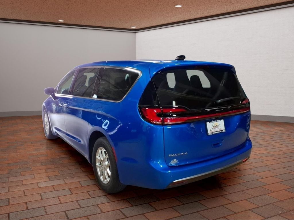 New 2027 Chrysler Pacifica SELECT Passenger Van