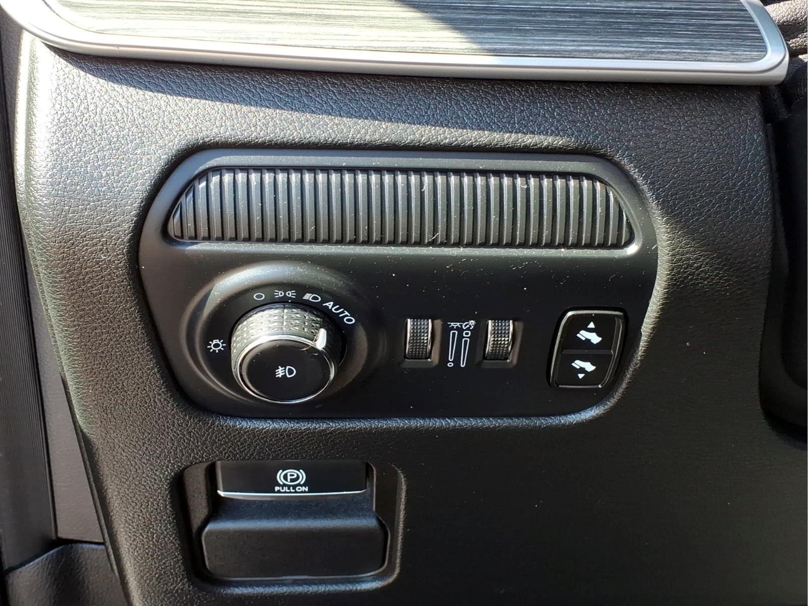 2024 Jeep Wagoneer L Series III - Photo 17