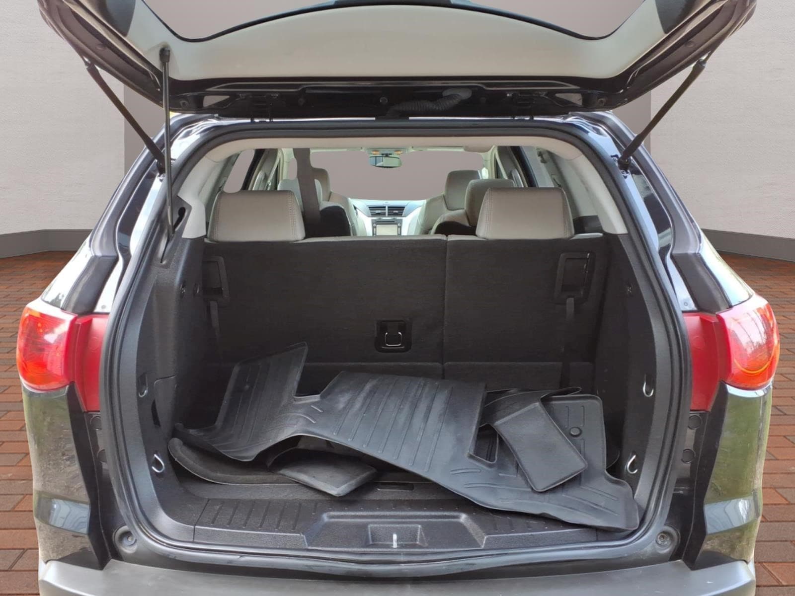 2009 Chevrolet Traverse LTZ - Photo 33